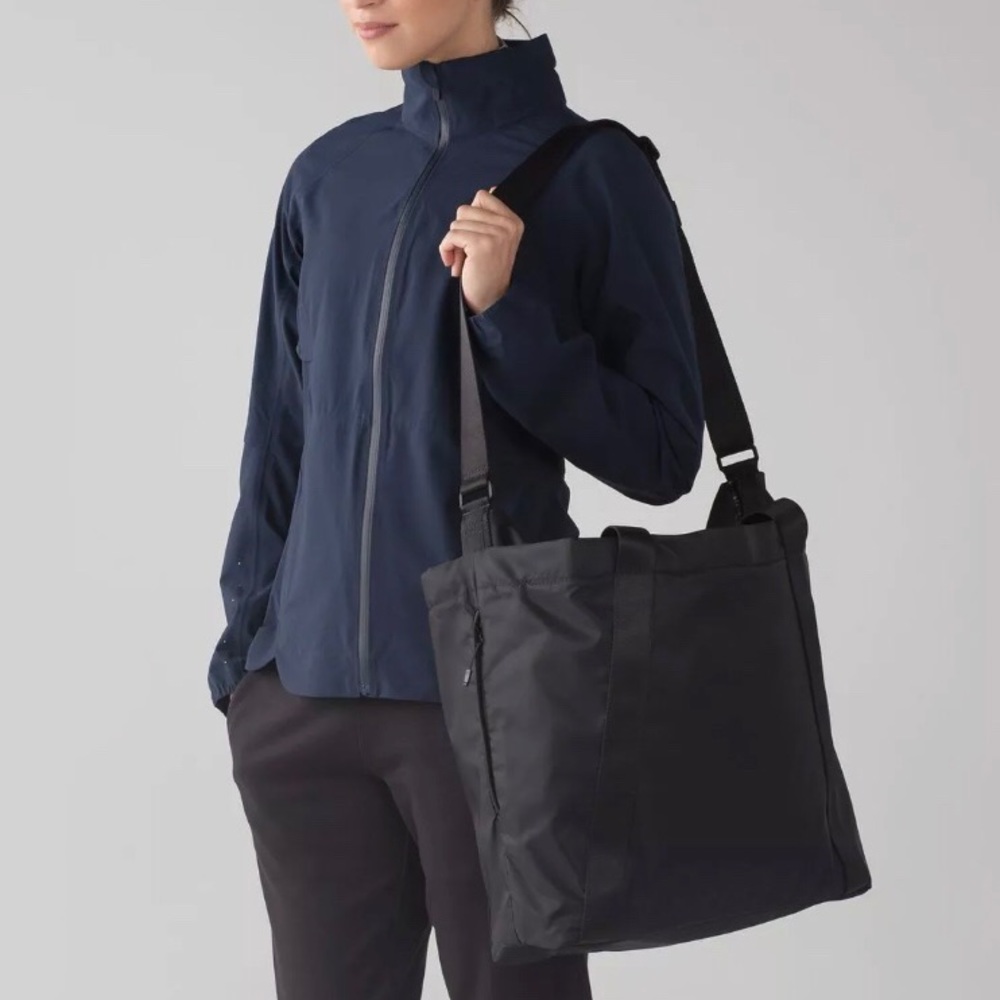 Lululemon Carry the Day bag
